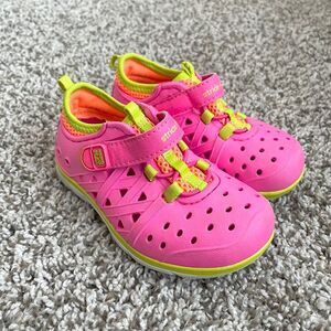 Size 7 / Toddler Girl Stride Rite Water Shoes